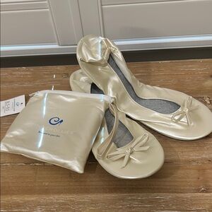 Cream Foldable Ballet Flats by